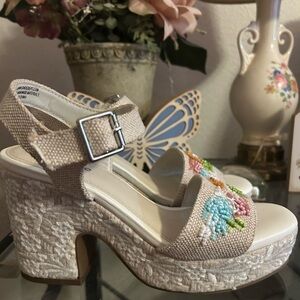 NWOT Floral Embroidered Heels